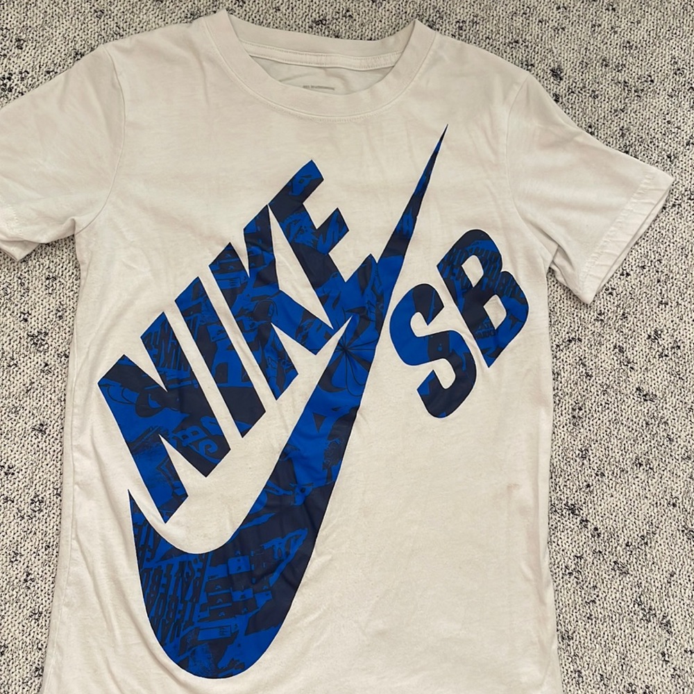 Nike kids shirt size S